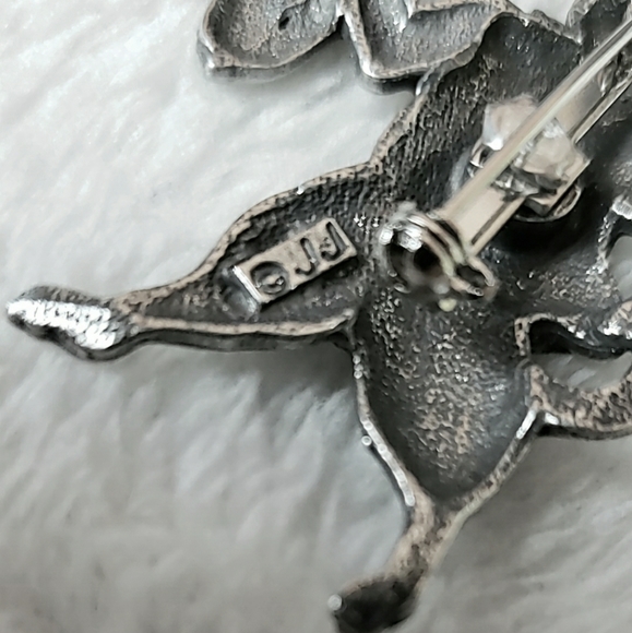 VINTAGE JJ Cat Playing Sax Pin - Picture 3 of 4